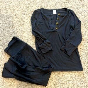 Lou Lou & company 2t top and bottoms set in dark gray VGUC.